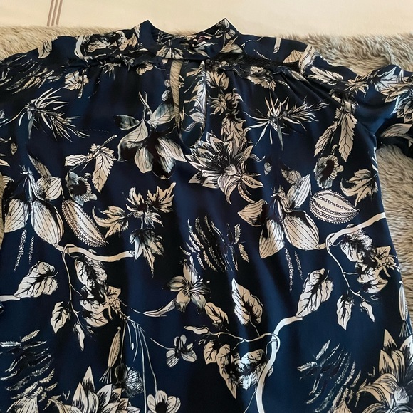 Women’s Floral Blue Parker Blouse - Picture 5 of 9